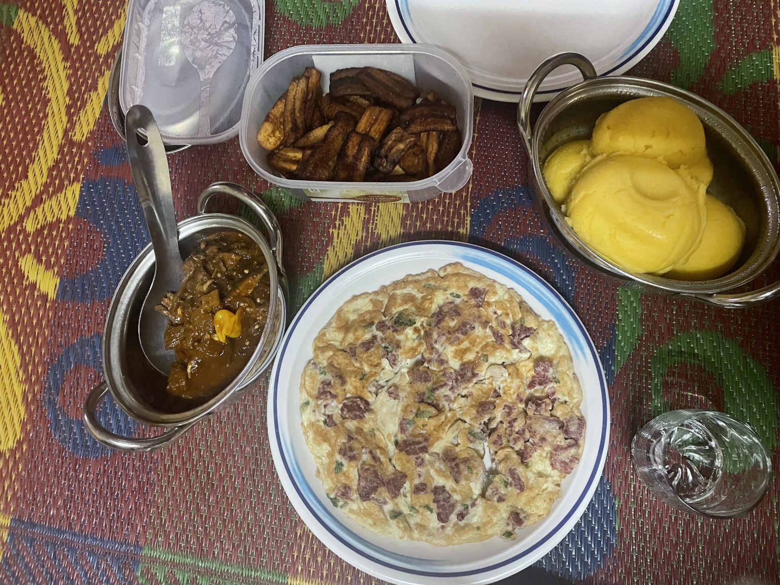 アフリカの主食ウガリってどんな味?作り方や国ごとの違い、食べ方を紹介! – Pick-Up! アフリカ