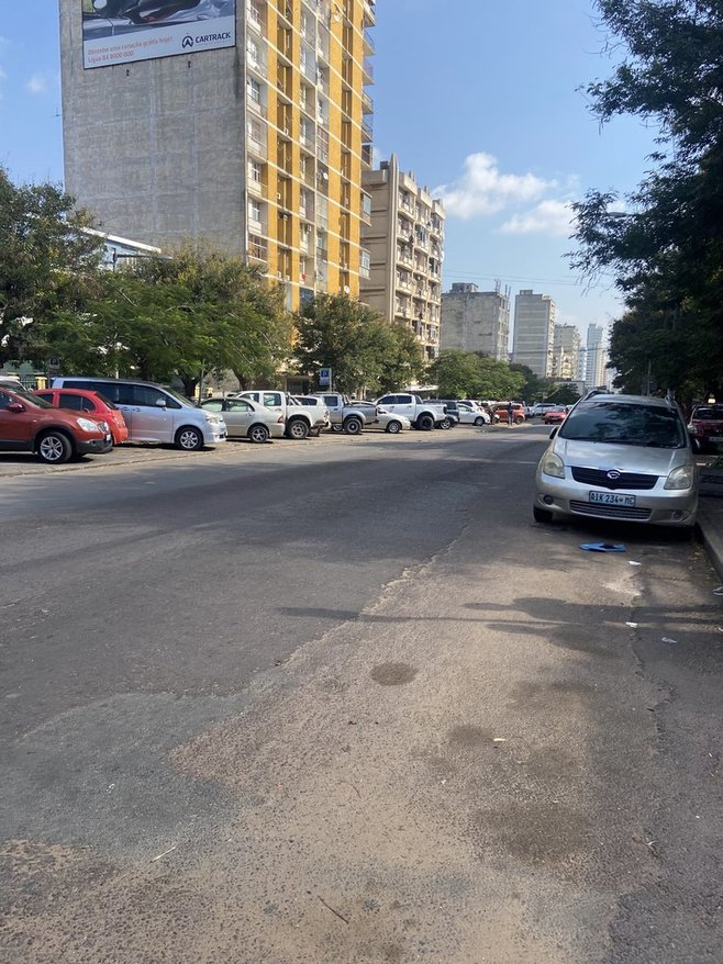 マプトのカラフルな街の様子