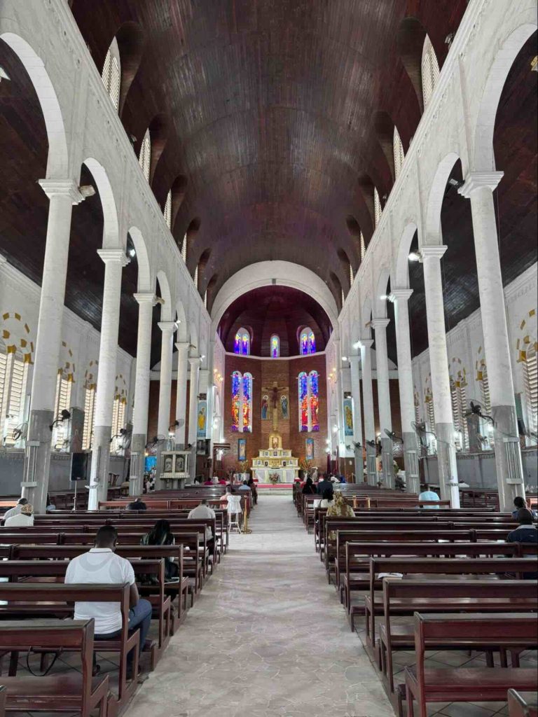 ドゥアラのカトリック大聖堂「Cathédrale Saint-Pierre-et-Saint-Paul de Douala」
