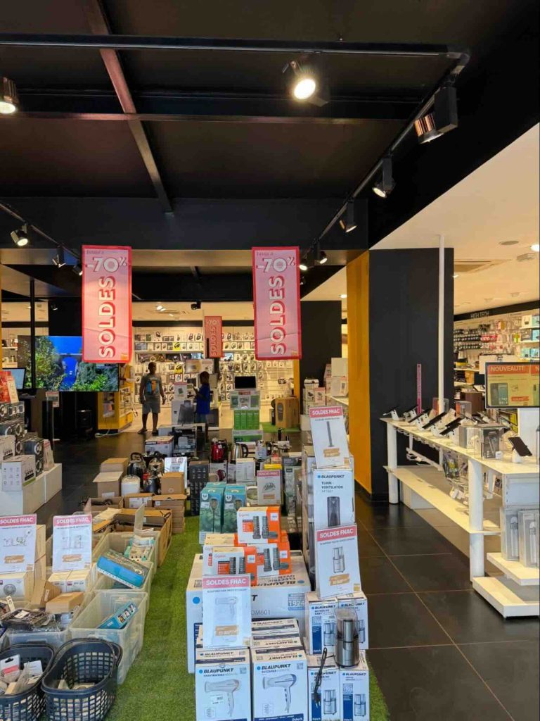 フランス資本の本屋・家電屋のFNAC