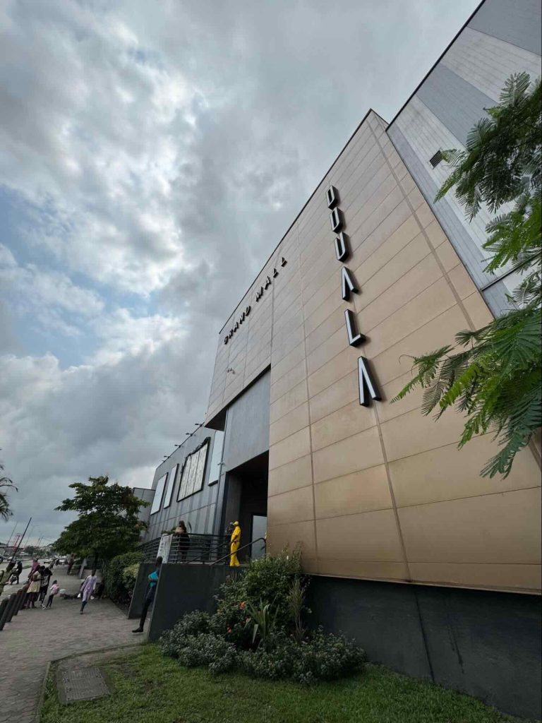 ドゥアラ最大のショッピングモール「Douala Grand Mall」