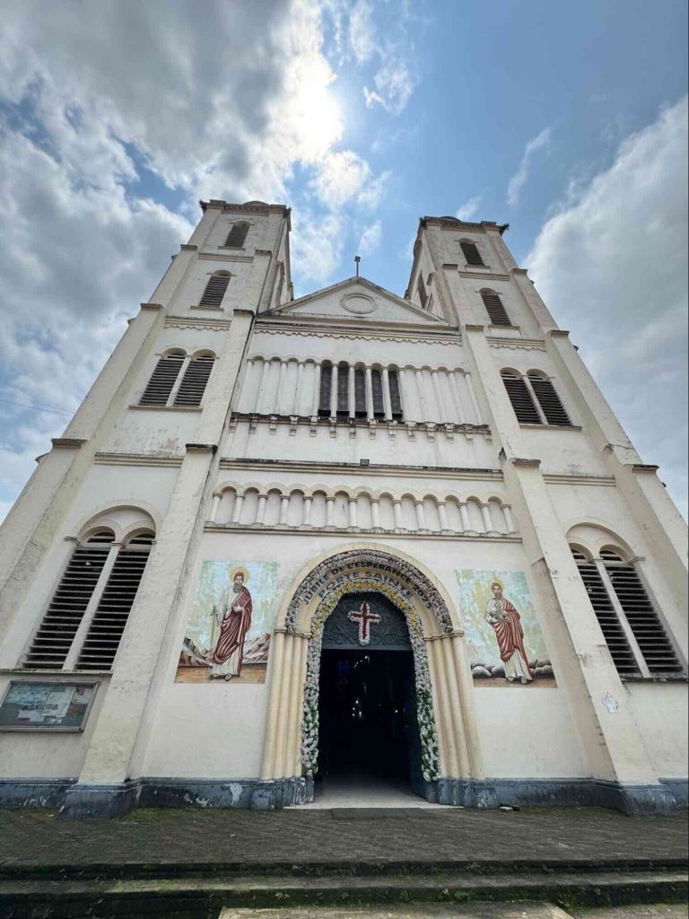 ドゥアラのカトリック大聖堂「Cathédrale Saint-Pierre-et-Saint-Paul de Douala