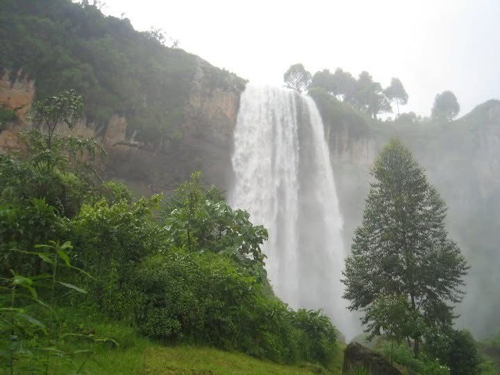 ウガンダのシピ滝