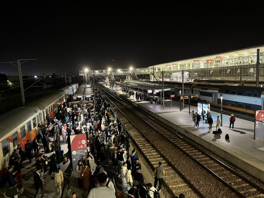 ASFARの試合後に混雑する駅