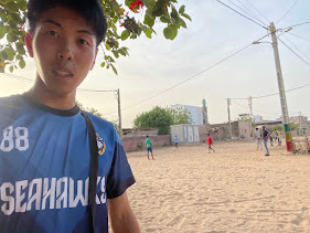 セネガルの街角サッカーで使われる道路の様子