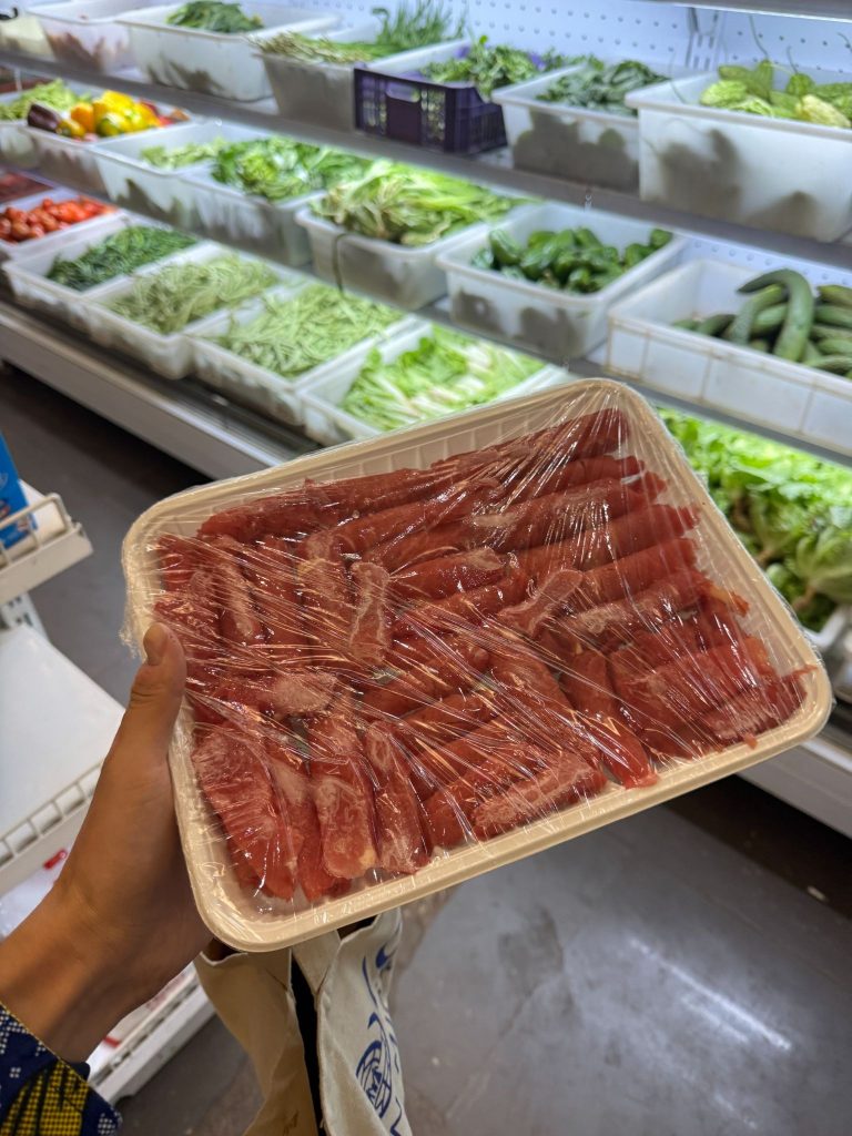 カメルーンで滅多にお目にかかれない牛肉の薄切り肉